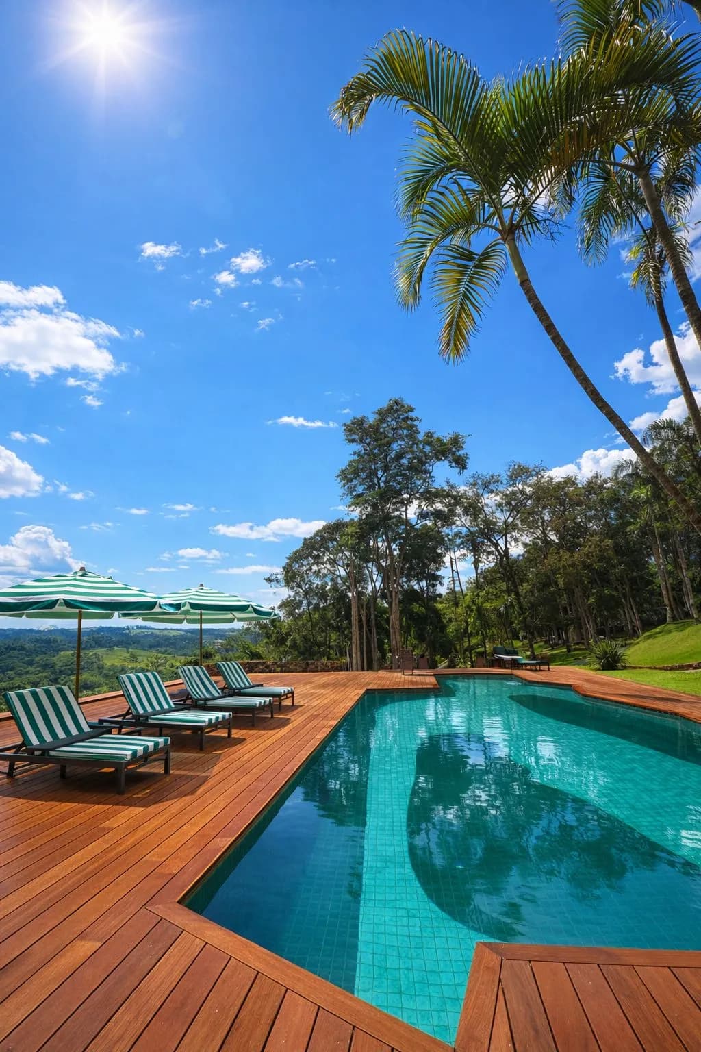 Piscina e paisagismo da Vila Don Patto ao fim de tarde